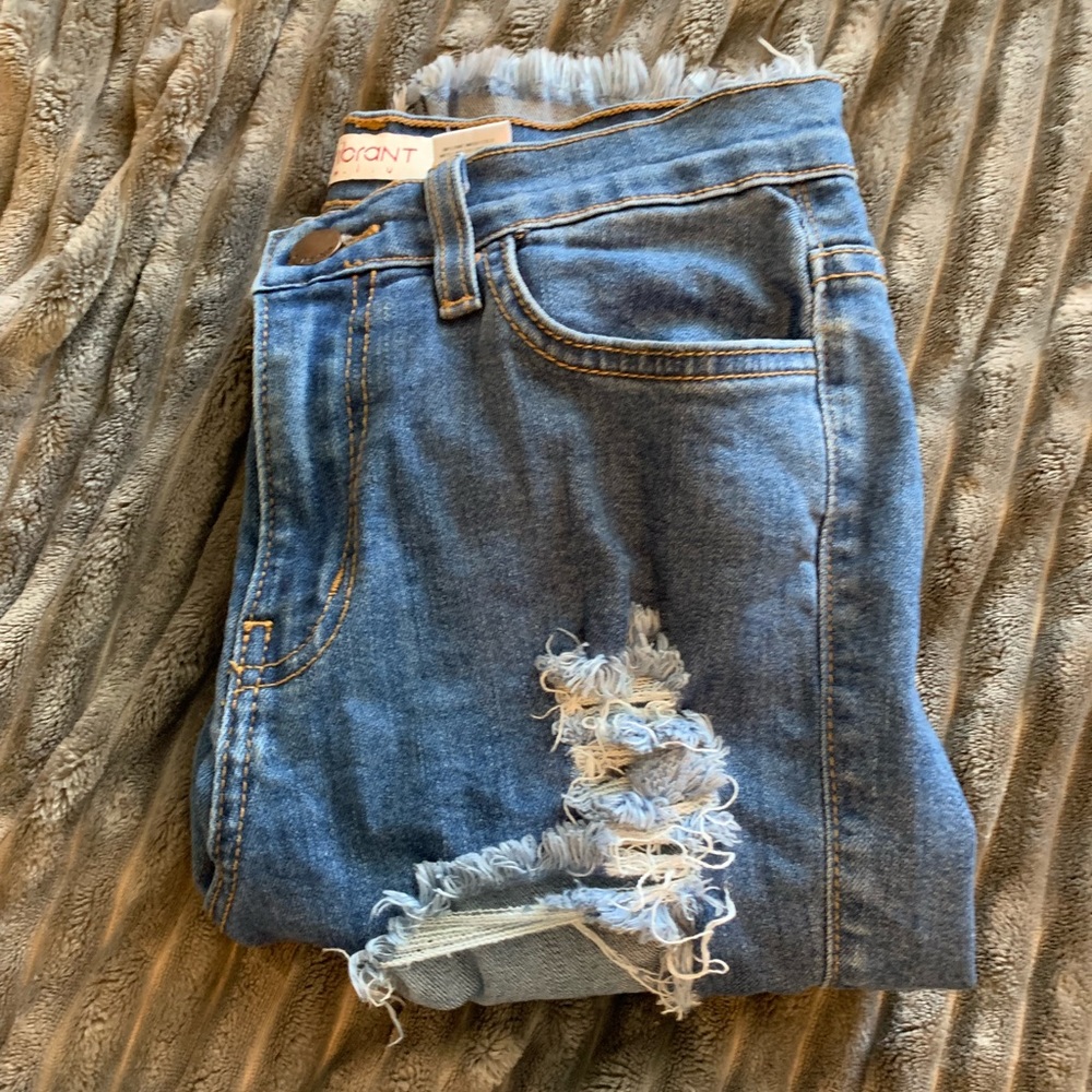 Mid-way shorts